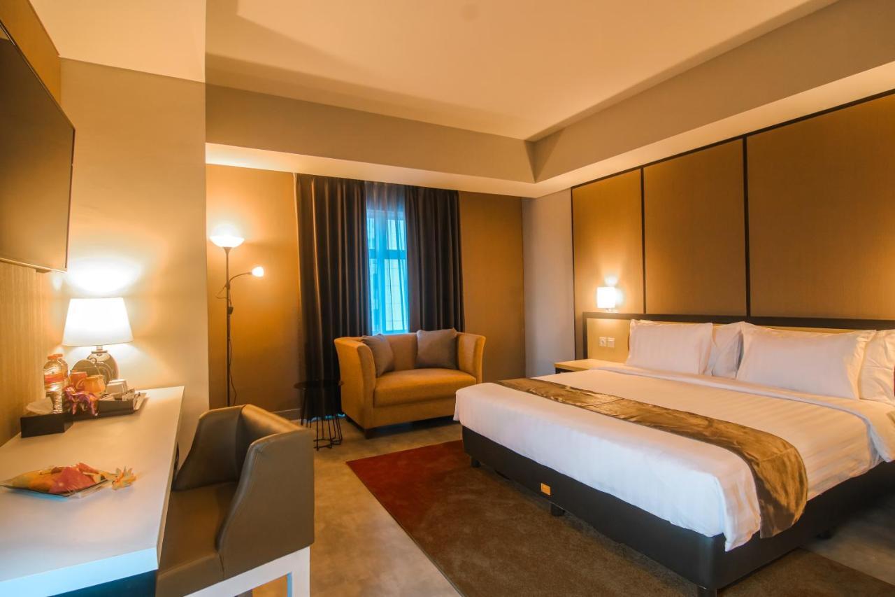 Bess Mansion Hotel Surabaya Wonotjolo Eksteriør billede