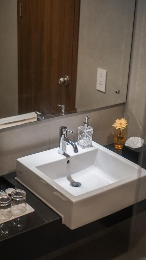 Bess Mansion Hotel Surabaya Wonotjolo Eksteriør billede