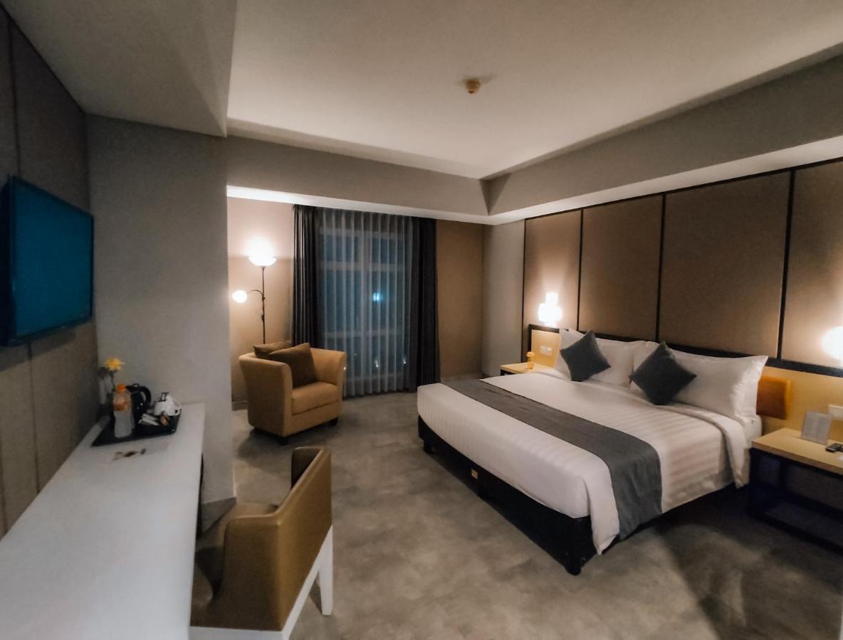 Bess Mansion Hotel Surabaya Wonotjolo Eksteriør billede