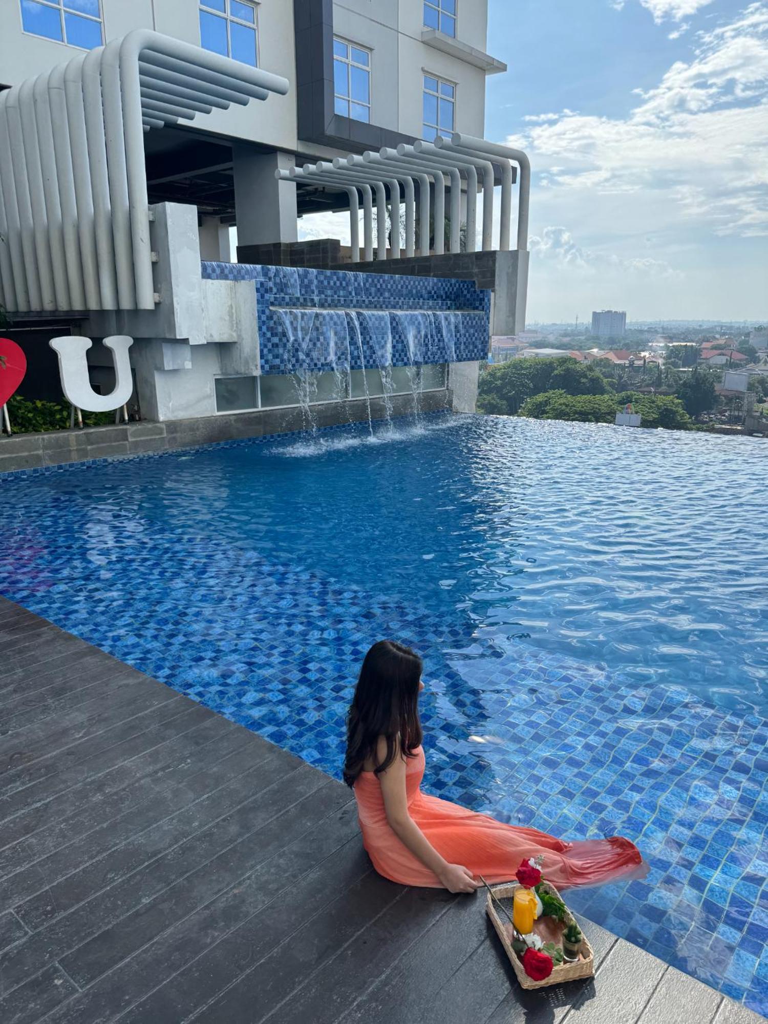 Bess Mansion Hotel Surabaya Wonotjolo Eksteriør billede